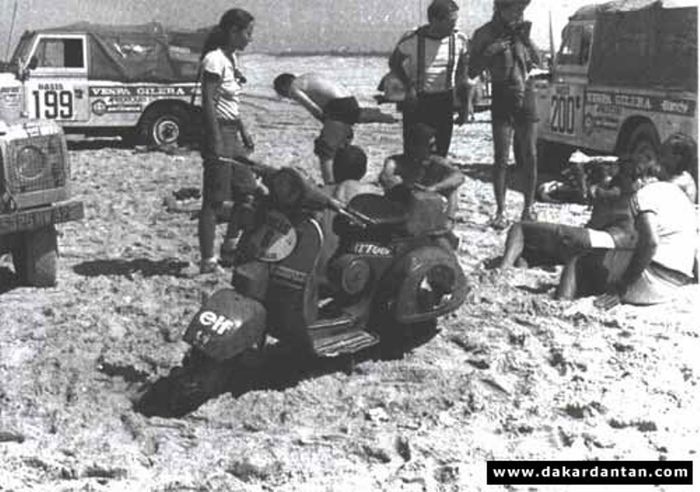 Vespa PX200S tunggangan Bernard Tcherniavsky  di Reli Paris-Dakar 1980