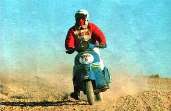 Bernard Tcherniavsky  dan Vespa PX200 di Reli Paris-Dakar 1980