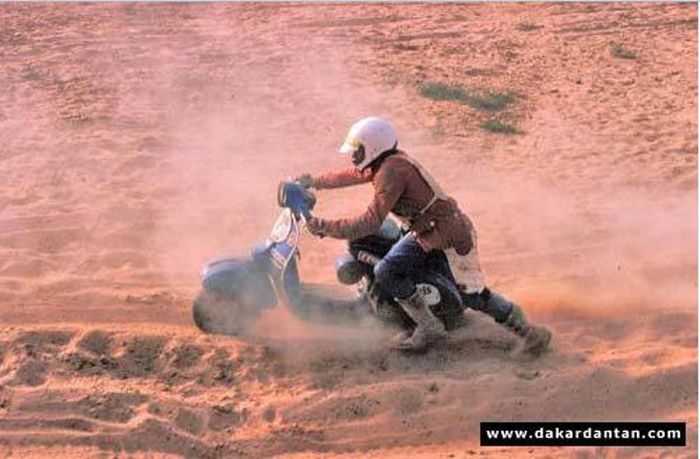 Salah satu perel Vespa di ajang Reli Paris-Dakar 1980