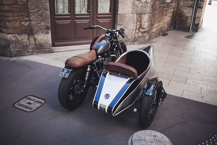 Triumph Bonneville bersespan hasil custom kru BAAK Motorcycles