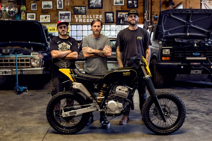 Honda XR250 Tornado bergaya flat tracker garapan Herencia Custom Garage.