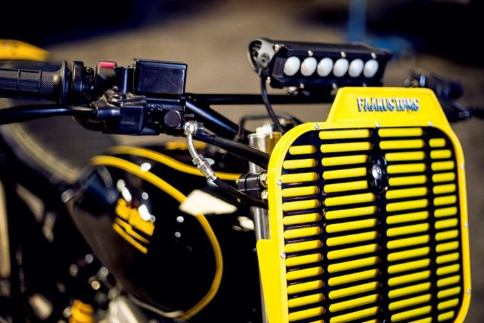 Honda XR250 Tornado &ldquo;Hot Wheels 50th Anniversary&rdquo; garapan Herencia Custom Garage