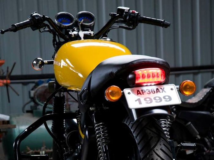 Royal Enfield Thunderbird hasil modifikasi dari Eimor Custom