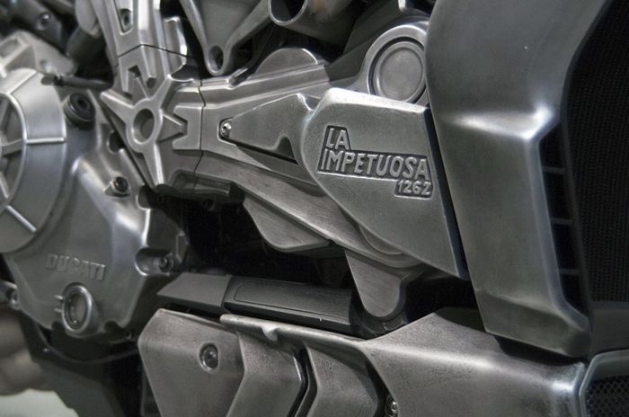 Ducati XDiavel &ldquo;La Impetuosa 1262&rdquo; custom dragster besutan Valtoron