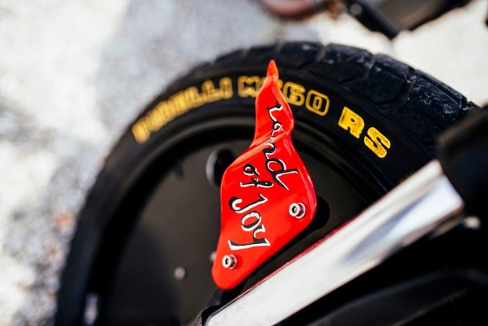 Ducati Scrambler custom hasil kolaborasi Pirelli dan Vibrazioni Art Design