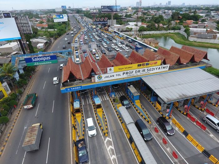 Kepadatan di Gerbang Tol Cengkareng