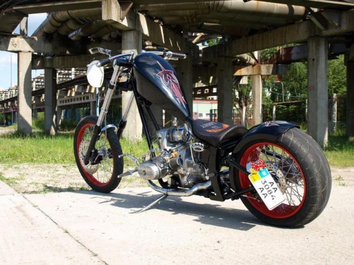 Ural &ldquo;The CoolDrug&rdquo; custom chopper besutan Dozer Garage