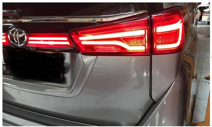 Stoplamp LED custom di Toyota Kijang Innova Reborn