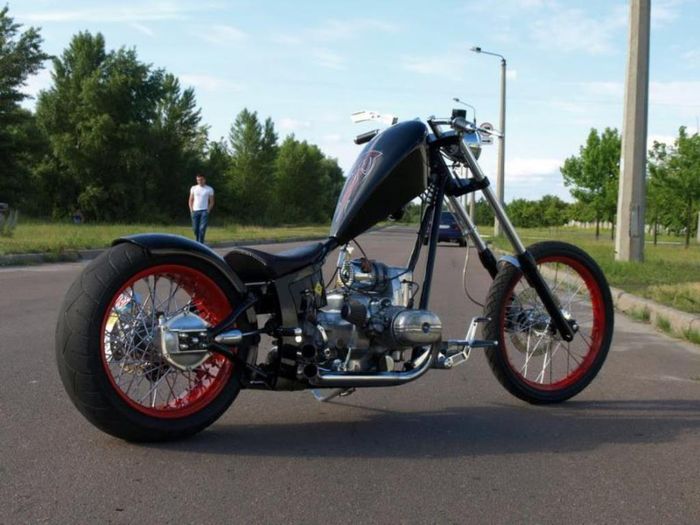 Ural &ldquo;The CoolDrug&rdquo; custom chopper besutan Dozer Garage
