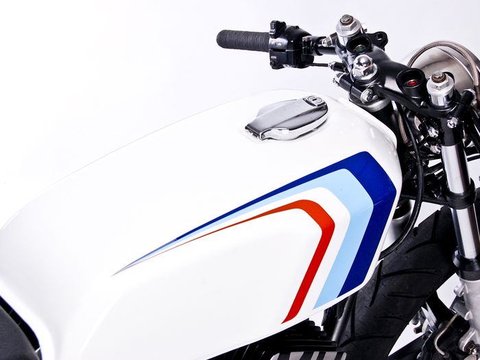 Yamaha RD400 custom cafe racer besutan MotoHangar