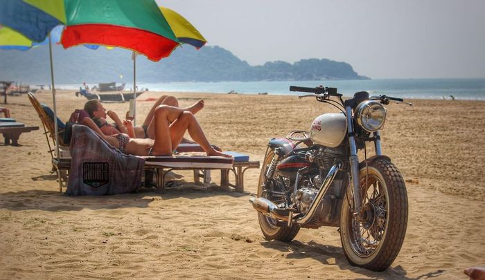 Royal Enfield Bullet 500 custom beach tracker dari Inline3 Custom Motorcycles