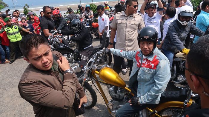 Jokowi dengan riding gear Elders