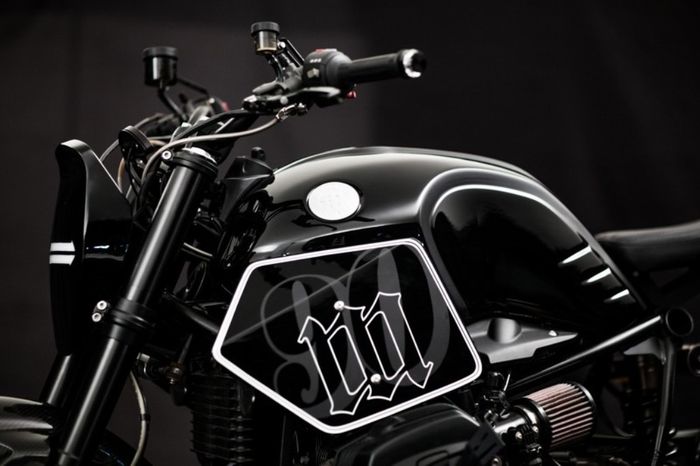 BMW R NineT &ldquo;Dark Fighter&rdquo; besutan Mandrill Garage