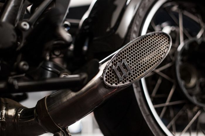 BMW R NineT &ldquo;Dark Fighter&rdquo; besutan Mandrill Garage