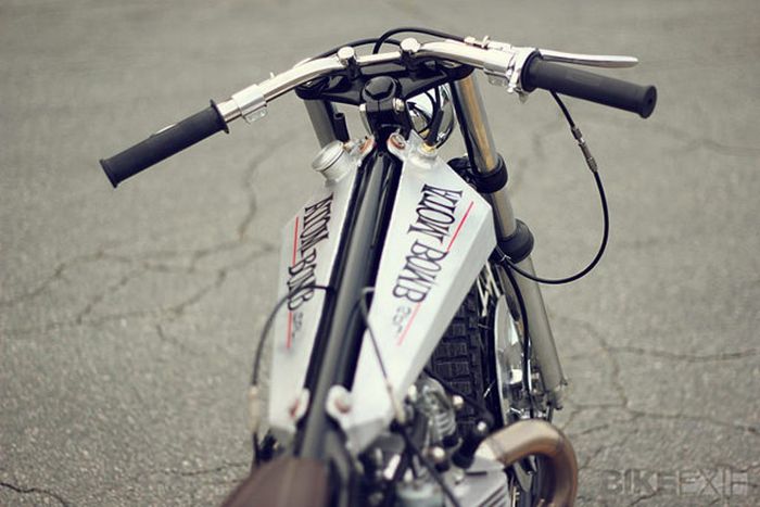 Triumph Bonneville custom hasil garapan Atom Bomb