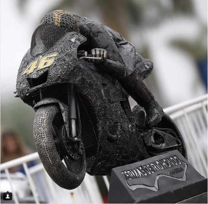 Valentino Rossi dibuatkan patung di sirkuit Termas de Rio Hondo