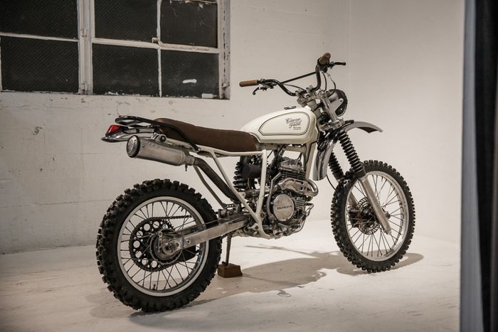 Honda XR250 1989 custom scrambler besutan Red Clouds Collective