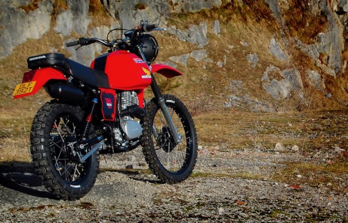Honda XR500 custom classic rally look besutan Andrew Backtracker