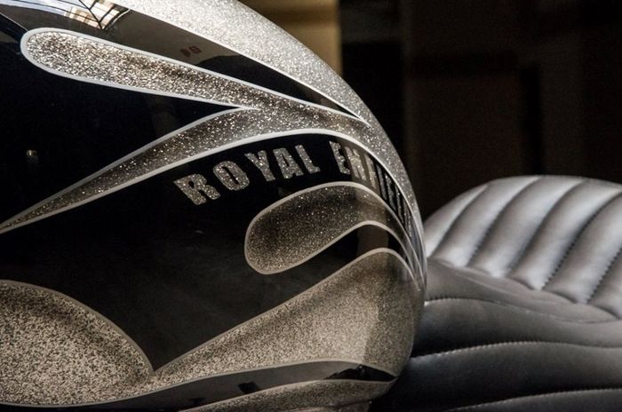 Royal Enfield Thunderbird &ldquo;Quick Silver&rdquo; besutan Eimor Customs