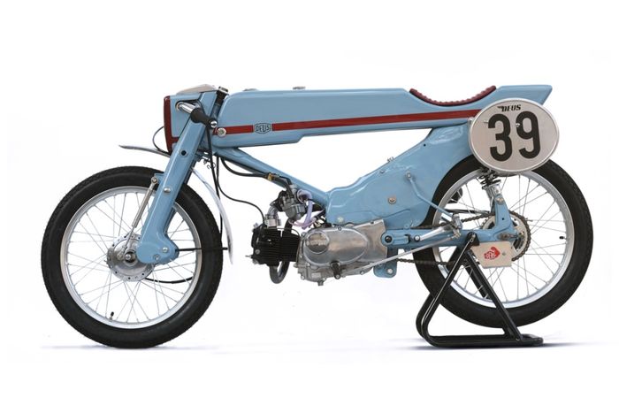 Honda Super Cub C105 &ldquo;Firefly&rdquo; besutan Deus Ex Machina Japan