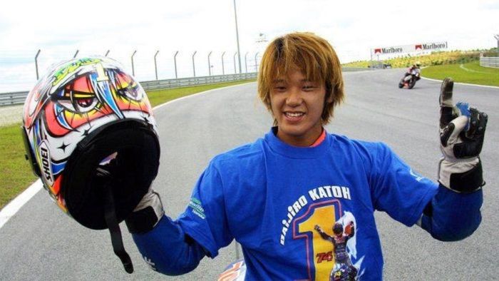 Daijiro Kato pembalap MotoGP asal Jepang, meninggal dunia lantaran crash di sirkuit Suzuka (06/04/2003)
