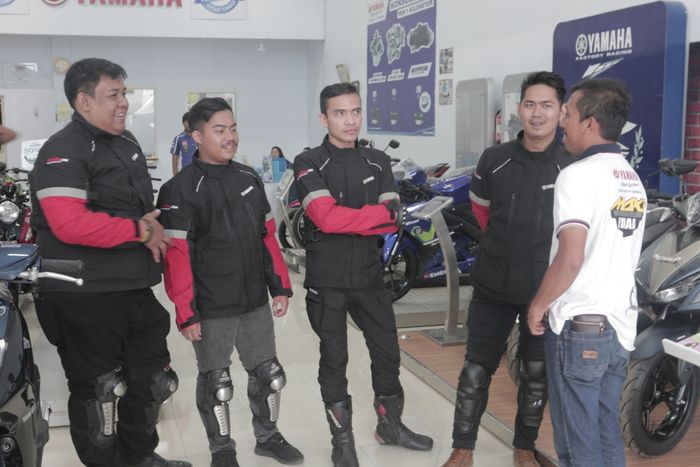 MAXI Tour de Indonesia Makassar- Tj Bira biker saat berkunjung ke Dealer Yamaha di kawasan Jeneponto