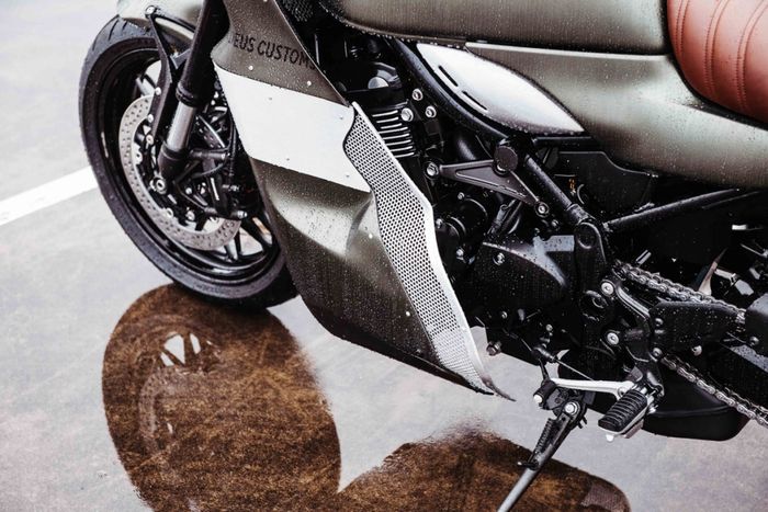 Kawasaki Z900RS cafe racer &ldquo;Mad Max&rdquo; oleh Deus Ex Machina Australia
