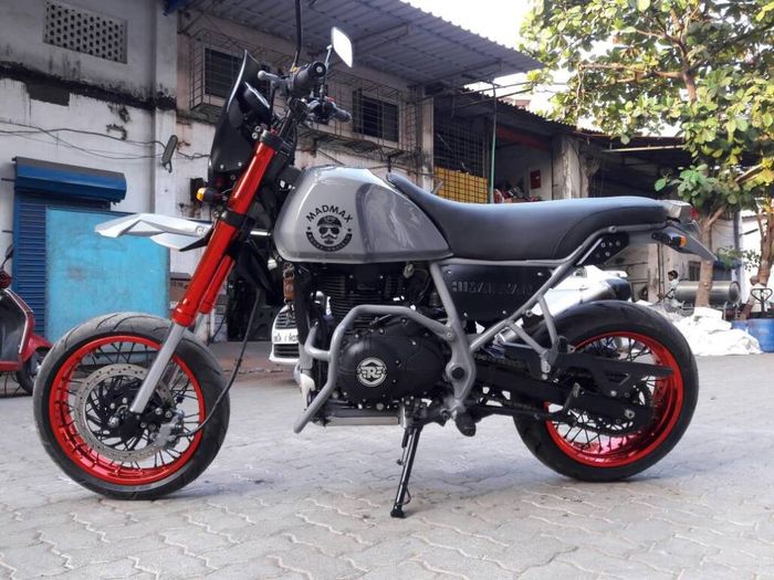 RE Himalayan custom street tracker besutan Transfigure Custom House