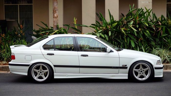 BMW E36 sangat mudah dimodifikasi karena desainnya yang memang keren