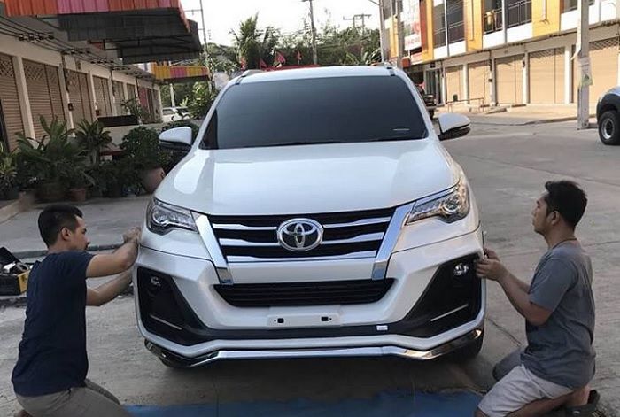 Pemasangan body kit Toyota Fortuner