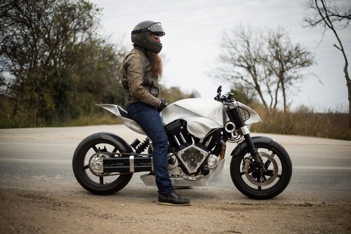 Confederate Hellcat X132 dengan bodi custom dari Revival Cycles