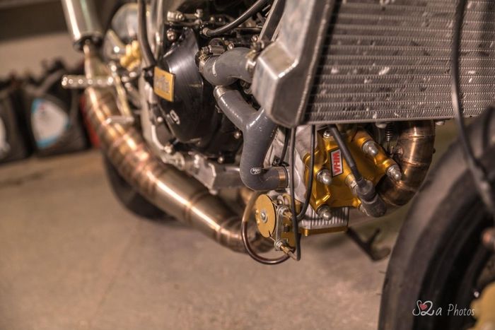 Aprilia RS250 custom cafe racer berbodi alumunium dari Cevennes Retromotors