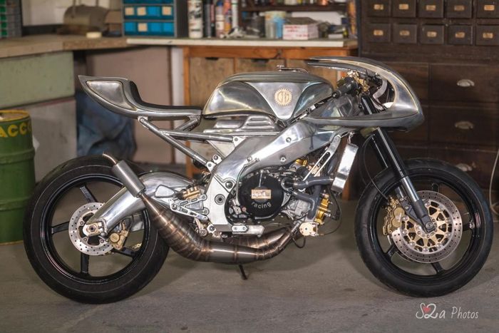 Aprilia RS250 custom cafe racer berbodi alumunium dari Cevennes Retromotors