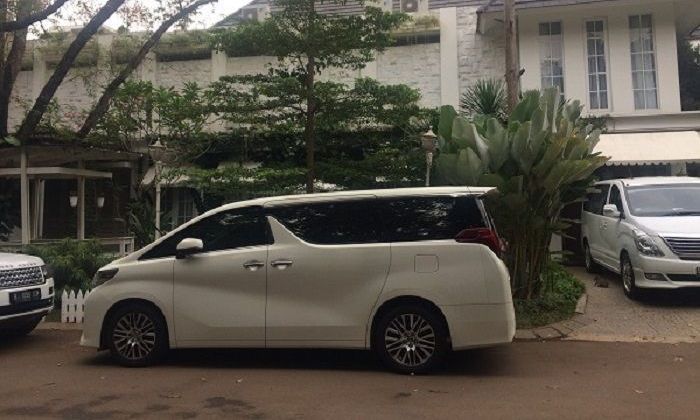 Toyota Alphard Raffi Ahmad