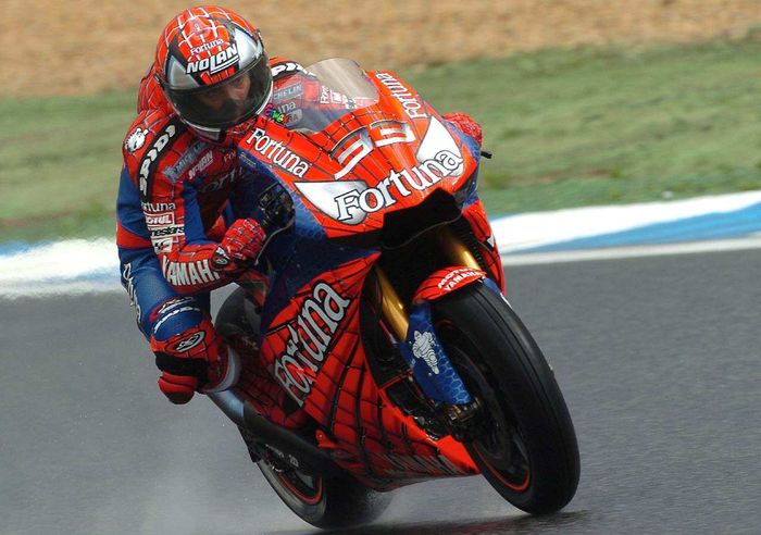 Marco Melandri tampil ala Spiderman di MotoGP Portugal 2004