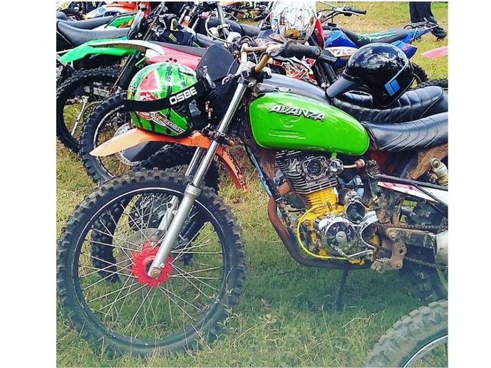 Honda CB ber-emblem Toyota Avanza