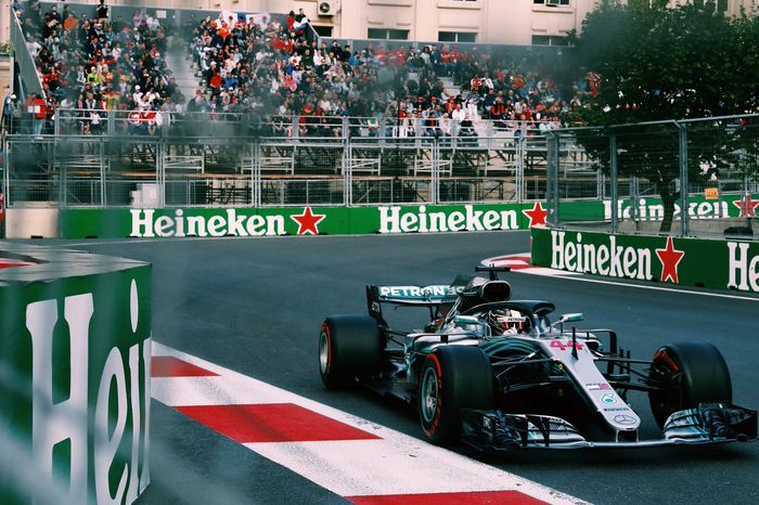 Lewis Hamilton kembali akan menandingi rival tangguhnya Sebastian Vettel dari tim Ferrari di GP F1 A