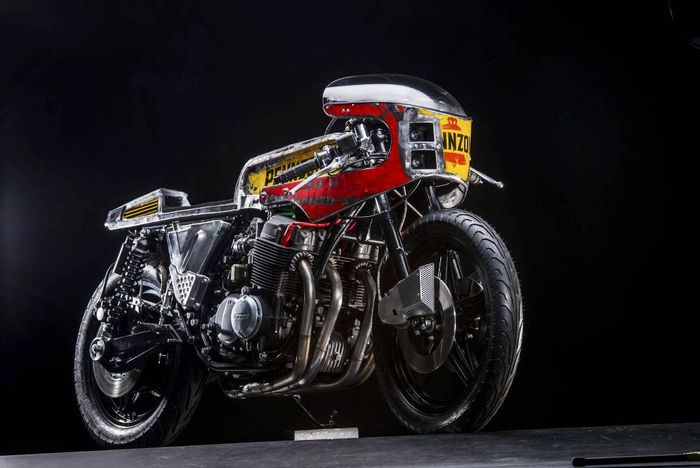 Honda CB750 custom pakai bodi kaleng dari Vibrazioni Art Design