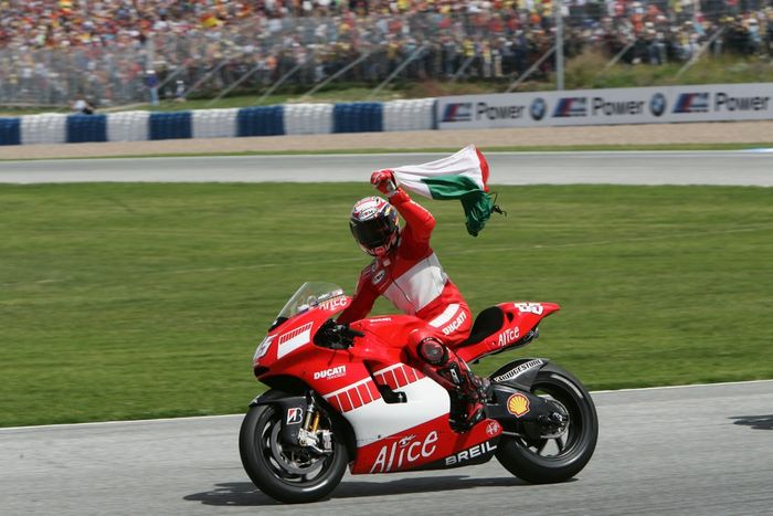 Loris Capirossi menang di Jerez