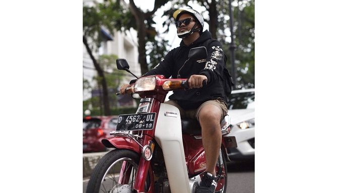 Decky Sastra bersama Honda Astrea Star