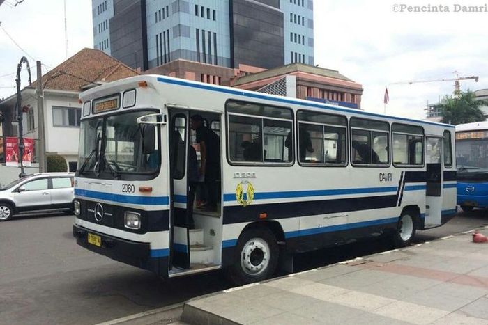 Ilustrasi Bus DAMRI lawas yang bisa dikonversi menjadi bus listrik