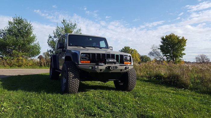 Jeep Wrangler JK pakai topeng Cherokee XJ