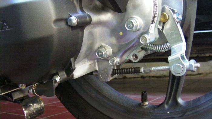 Ilustrasi rem tromol di motor matik