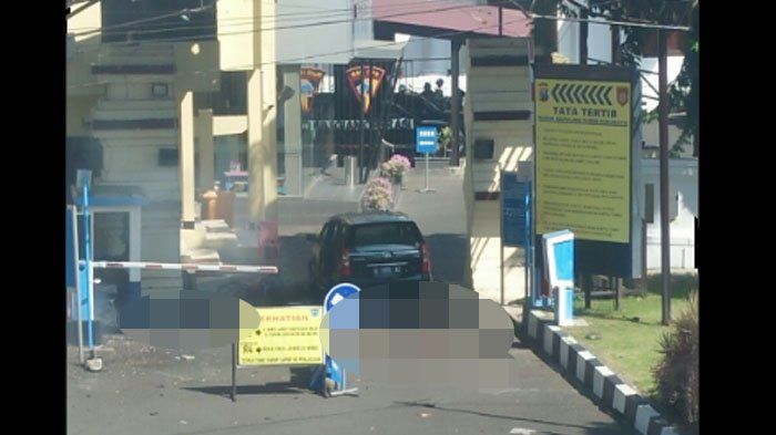 Ledakan bom terjadi di gerbang Mapolrestabes Surabaya, (14/5/2018)