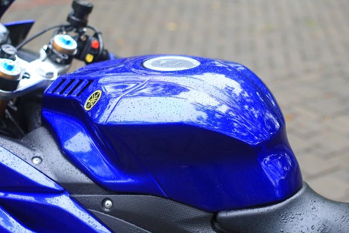 Kondom tangki model Yamaha R1 bikin tampilan bodi lebih berisi