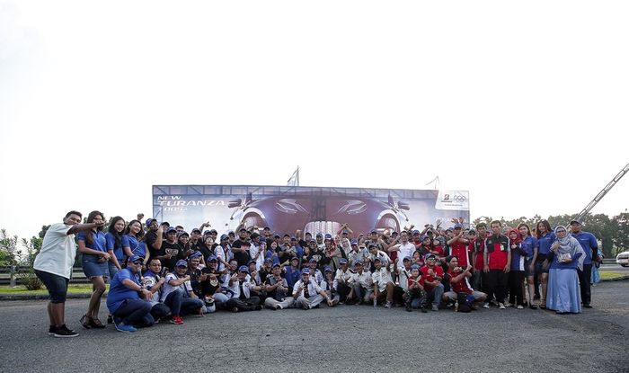 Para peserta dari berbagai komunitas yang diundang Bridgestone Indonesia untuk mencoba langsung ban terbarunya yaitu Turanza T005A