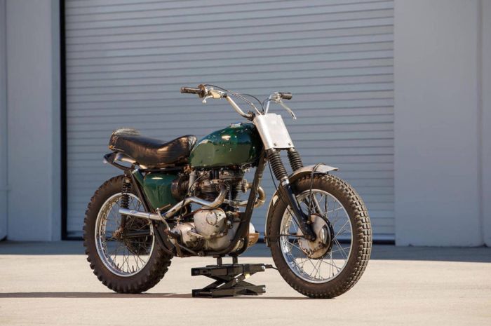 Triumph Bonneville Desert Sled