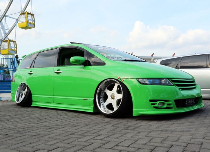 Honda Odyssey bergaya static