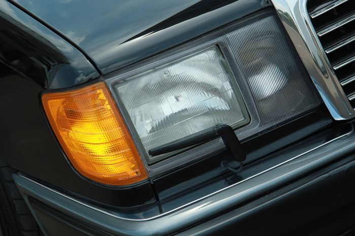 Headlamp USDM untuk C124, keren!