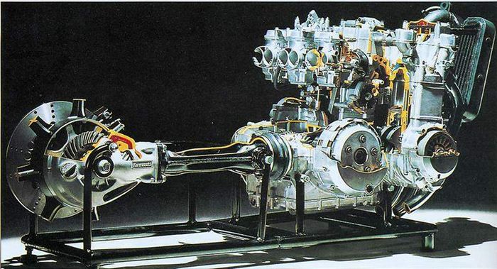 Mesin enam silinder Kawasaki Z1300